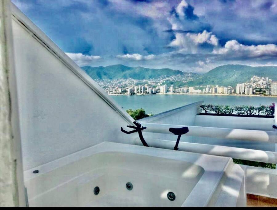 Hermosa Vista A La Bahia *